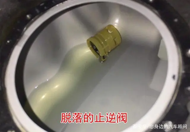 加滿油的時候加油口向外噴油：很可能是油箱止逆閥掉了